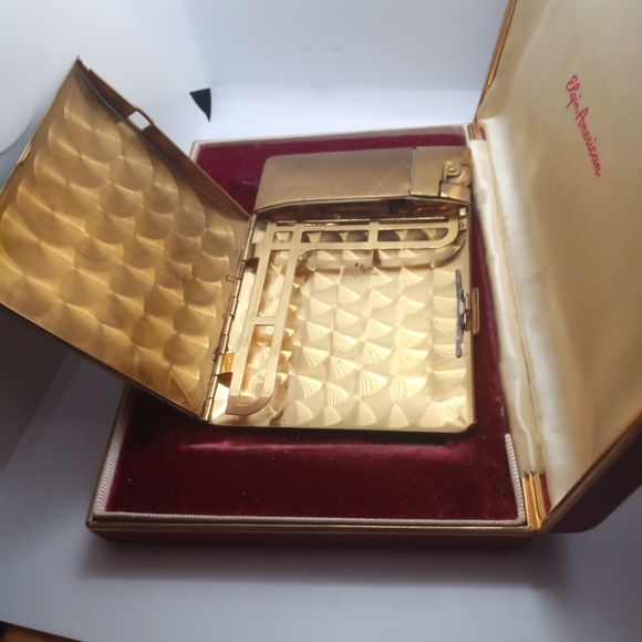 Vintage Cigarette Case w/built-in lighter with initials JS. Over 70 years old. - Picture 2 of 5